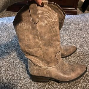 Cow boy boots! Size 7.5!